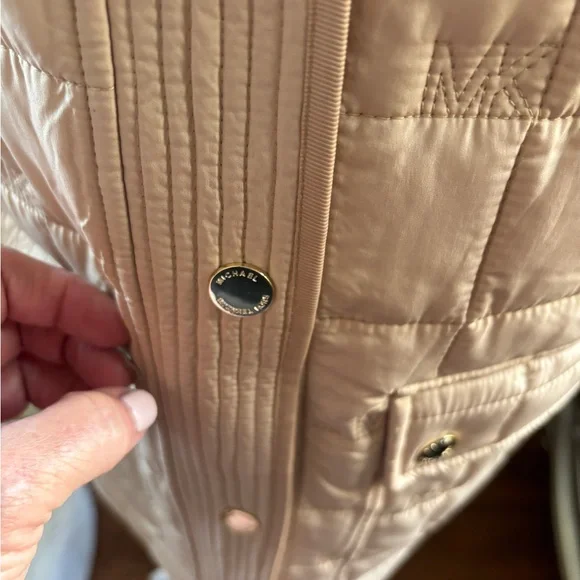 Michael Kors NWT light quilted puffer jacket in sold out size and color - Picture 9 of 12